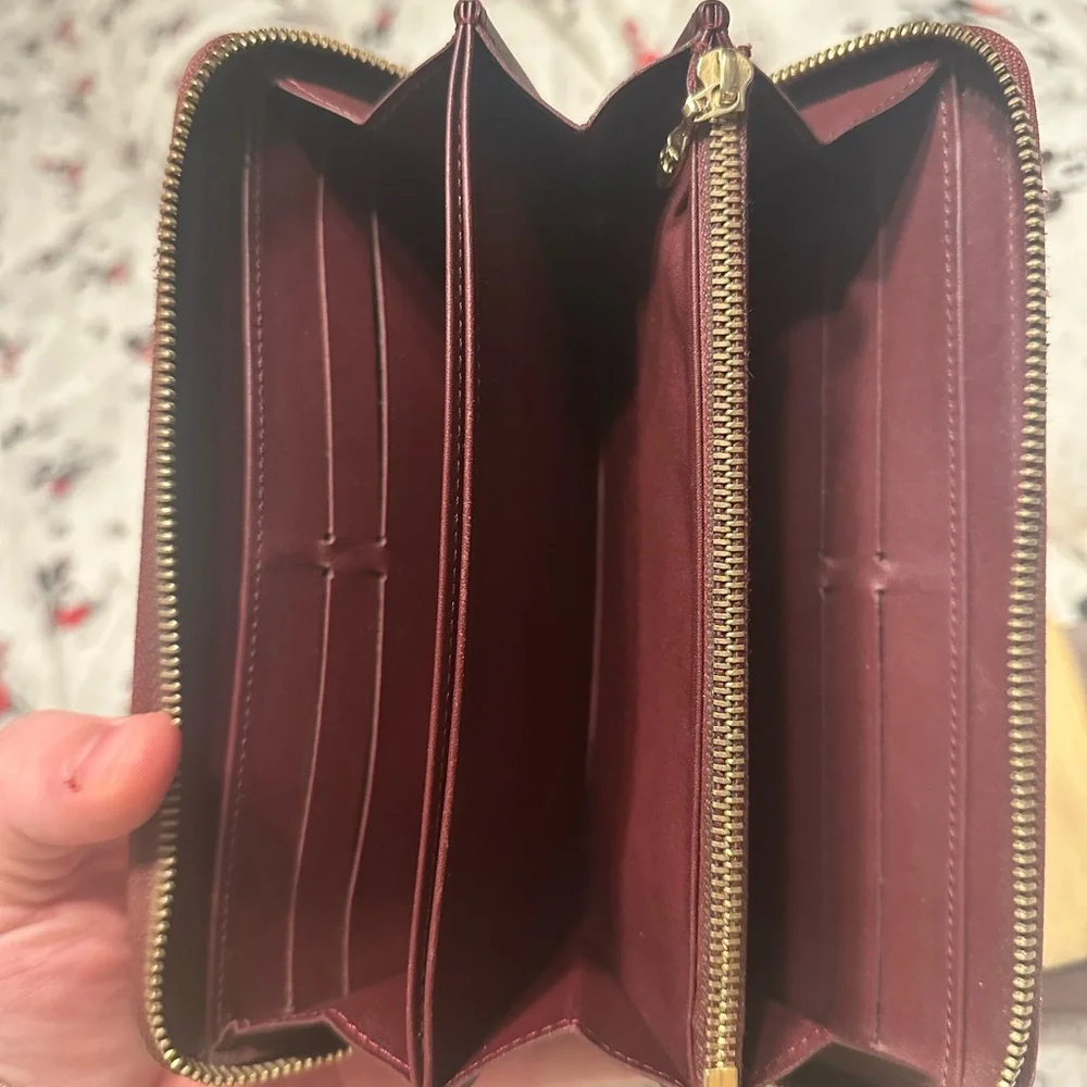 LV printed wallet - new to me / unused. Includes dust cover & box. - Picture 6 of 9